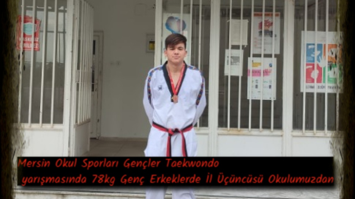 Mersin Okul Sporları Gençler Taekwondo yarışmasında 78kg Genç Erkeklerde İl Üçüncüsü Hasan Ali Karanfil